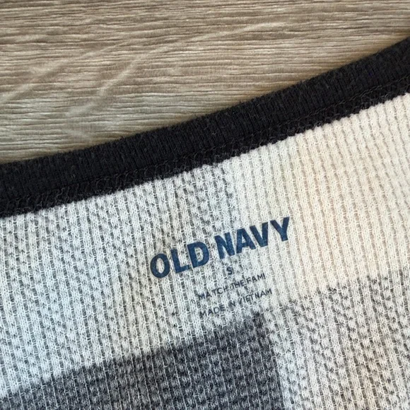 Old Navy black/white plaid pajama top - Picture 2 of 3